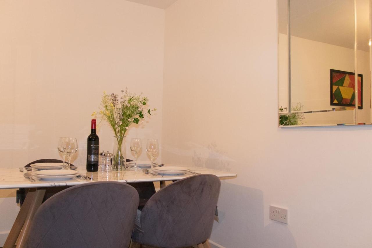 Livestay-Modern Apartment Minutes Away From Heathrow Slough Exterior photo